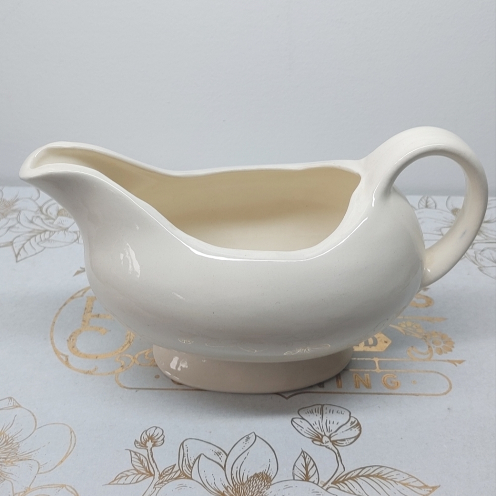 Gravy Boat in Cream Beige Bisque Finish